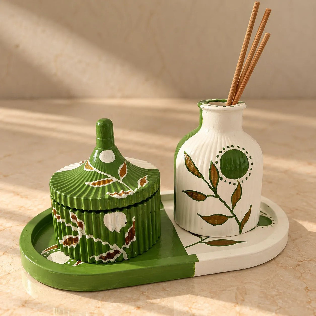 Hand-painted ceramic reed diffuser with matching trinket jar and trinket tray - green edition